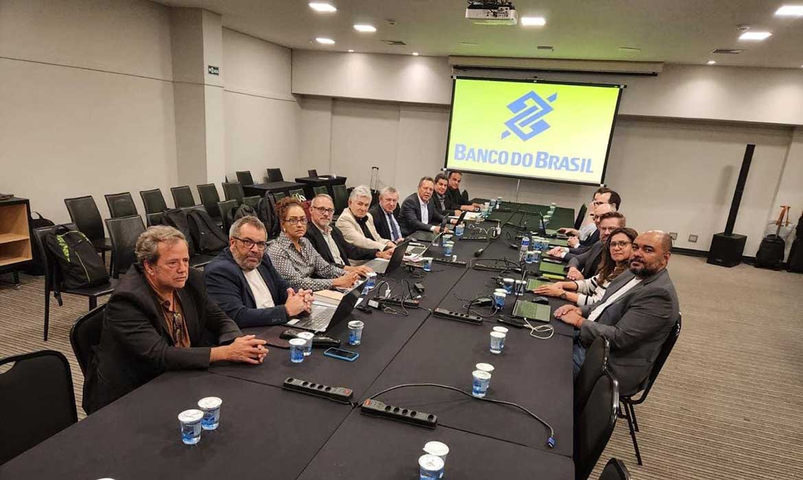 BB chega sem respostas à mesa